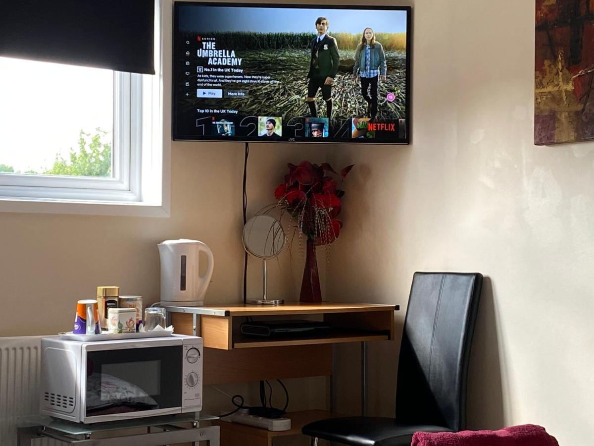 Quiet, spacious double bedroom! Peterborough Extérieur photo
