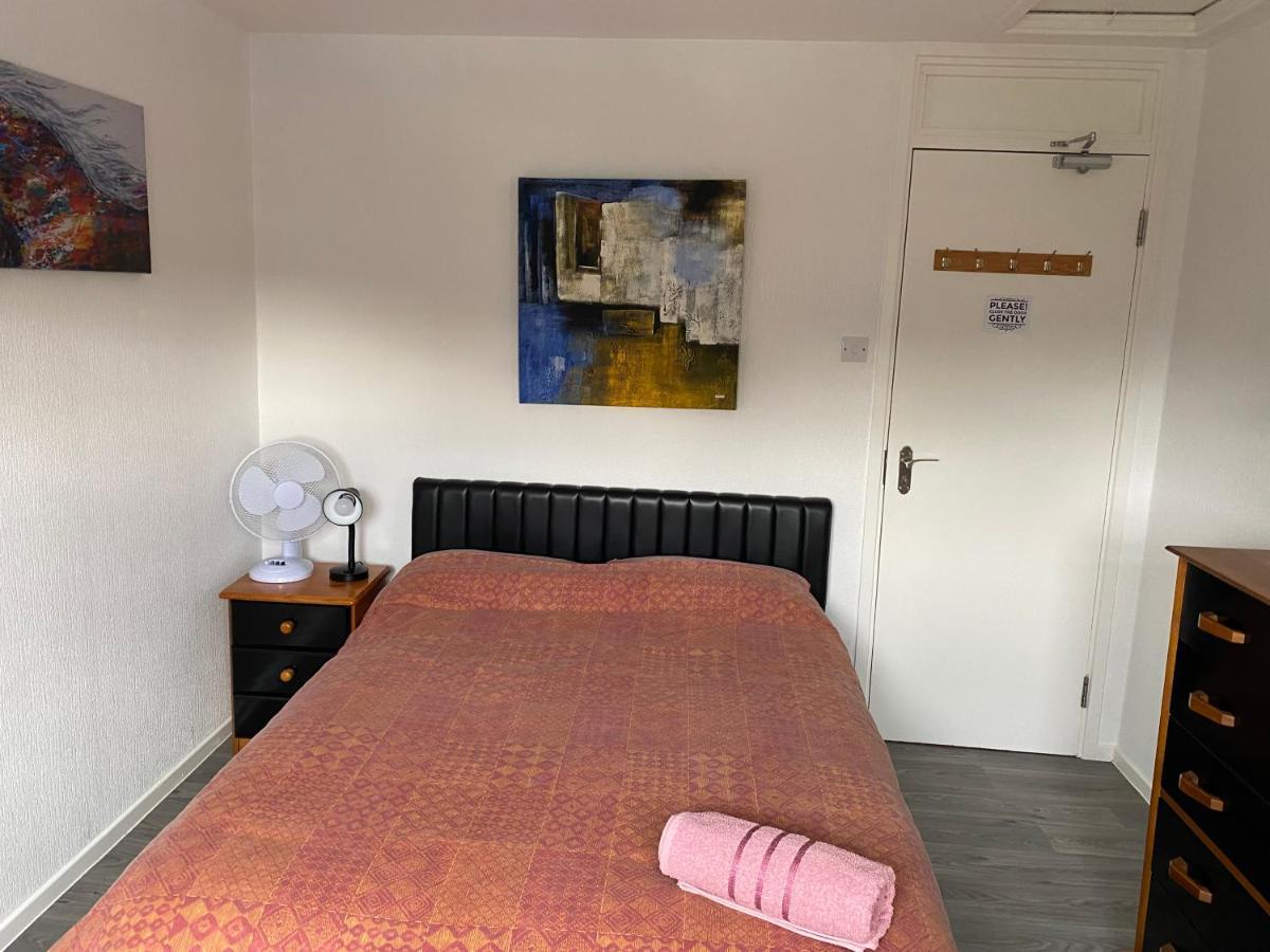 Quiet, spacious double bedroom! Peterborough Extérieur photo