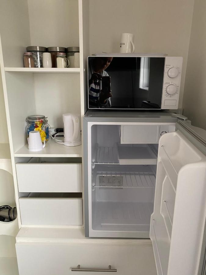 Quiet, spacious double bedroom! Peterborough Extérieur photo