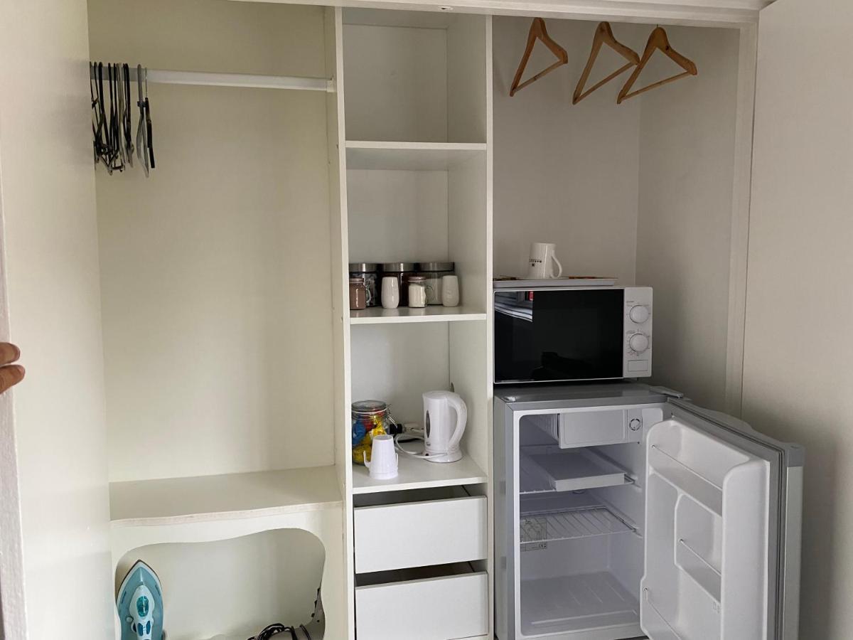 Quiet, spacious double bedroom! Peterborough Extérieur photo